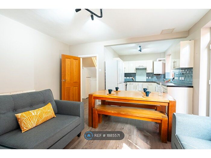 6 Bedroom Semi-Detached House To Rent In Newcombe Road, Southampton, SO15