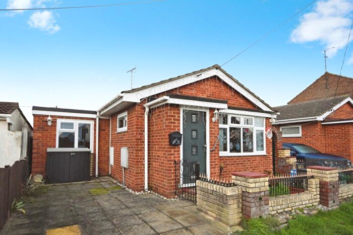2 Bedroom Bungalow For Sale In Hope Road, Canvey Island, Essex, SS8