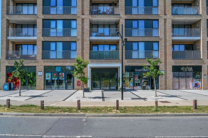 2 Bedroom Flat For Sale In Lakeside Drive, Park Royal, London, NW10
