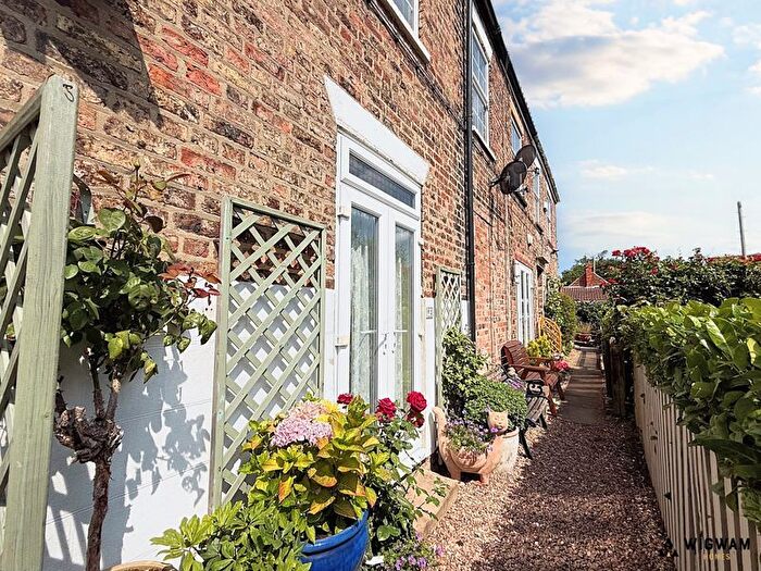 2 Bedroom Cottage For Sale In Chapel Row, Thearne, HU17