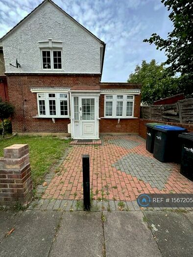 4 Bedroom End Of Terrace House To Rent In Castle Road, Enfield, EN3