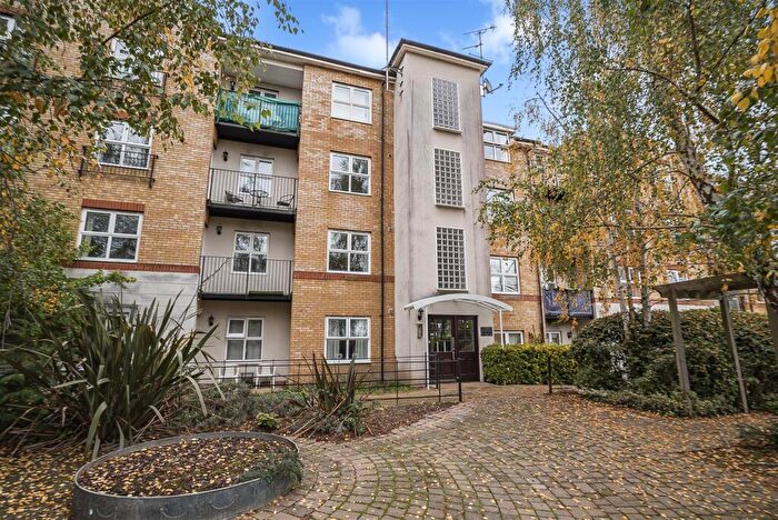 2 Bedroom Apartment To Rent In Russell Road, Town Centre, Basingstoke, RG21