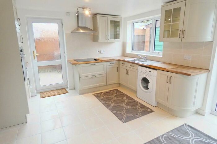 3 Bedroom Semi-Detached House To Rent In Marsh View, Newton, PR4