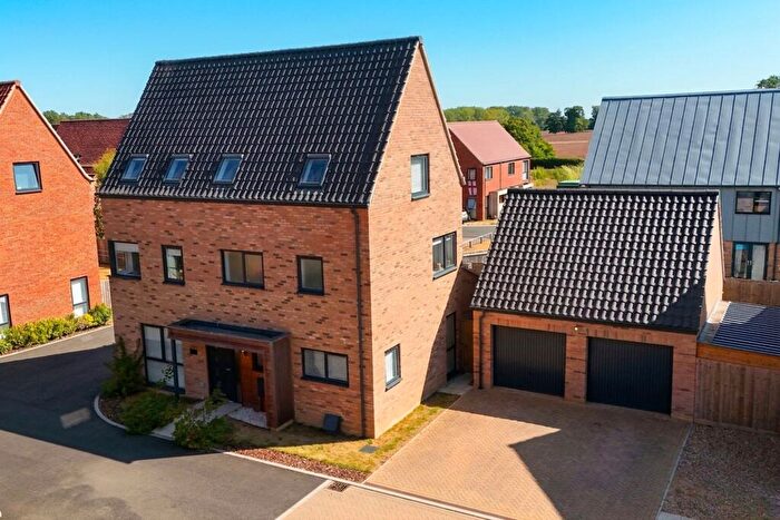 4 Bedroom Detached House For Sale In Wood Lane, Poringland, Norwich, NR14