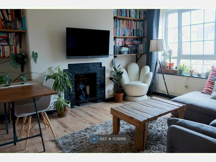 3 Bedroom Flat To Rent In Stockwell Gardens, London, SW9