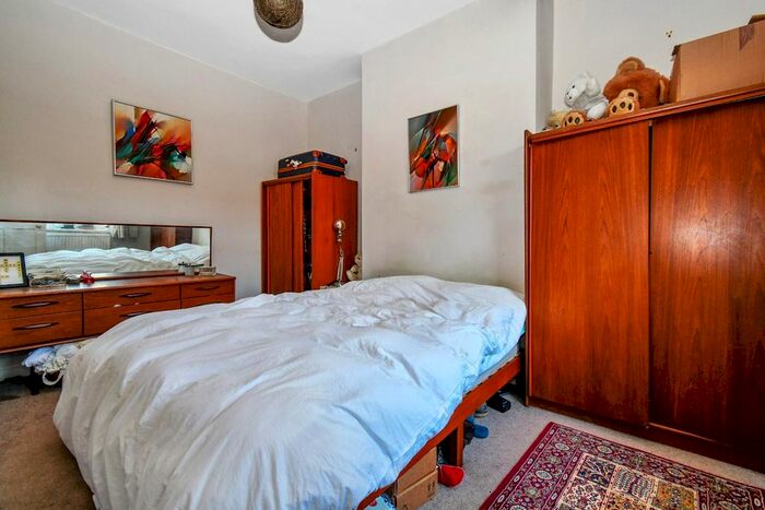 3 Bedroom Town House For Sale In Carrbottom Road, Greengates, Bradford, BD10