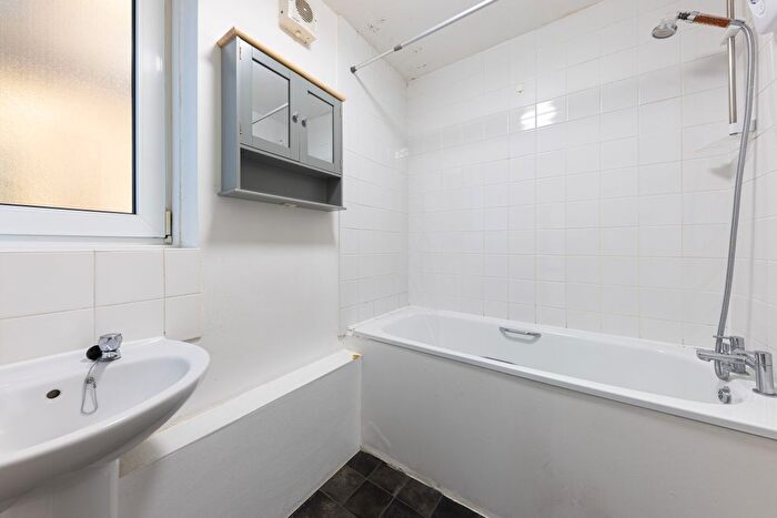 1 Bedroom Flat To Rent In Royal Street, London, SE1