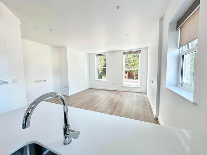 2 Bedroom Apartment To Rent In Cholmeley Park, Highgate, N6