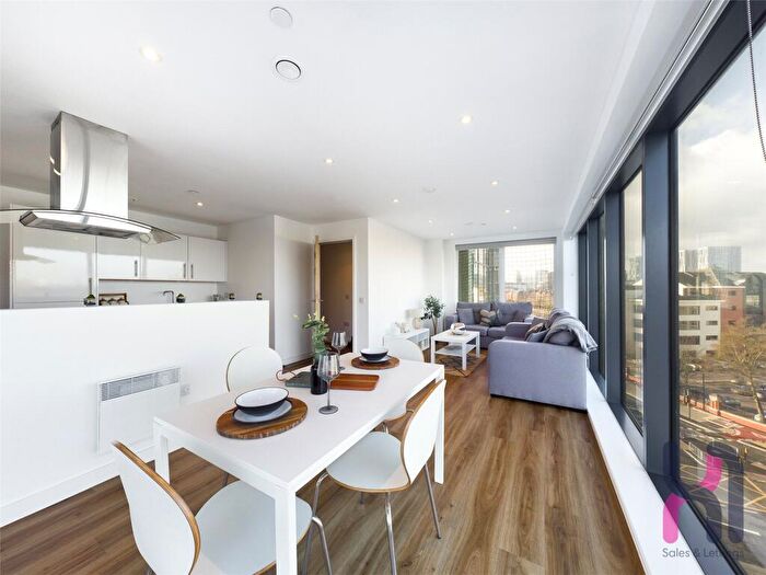 3 Bedroom Flat To Rent In The Gateway, Trafford Road, Salford, M5