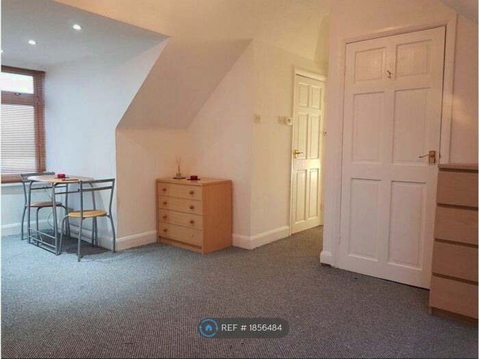 1 Bedroom Flat To Rent In Newmans Road, High Wycombe, HP12