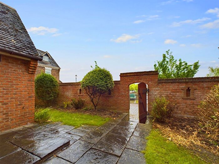5 Bedroom Semi-detached House To Rent In Waterside Drive, Mounsorrel, LE12