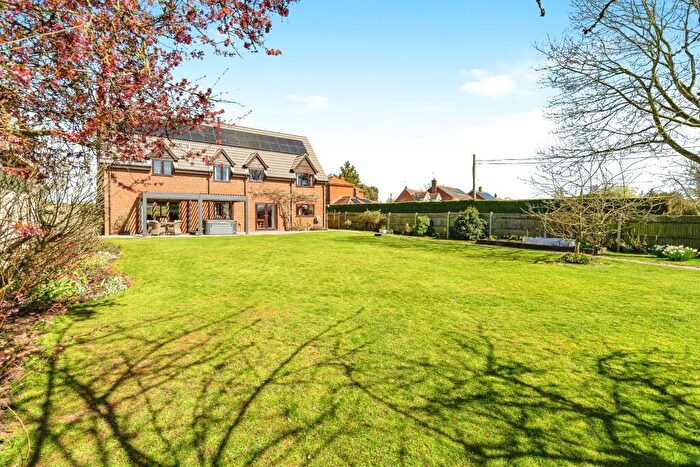 4 Bedroom Detached House For Sale In The Street, Norwich, NR14