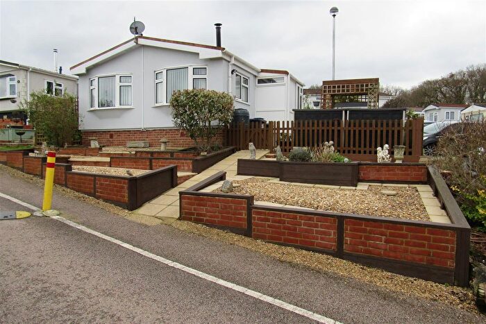 2 Bedroom Mobile/park Home For Sale In Woodlands Estate, Blean, Canterbury, CT2