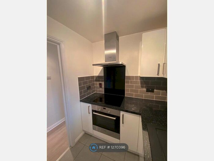 2 Bedroom Flat To Rent In Marwell Close, Romford RM1