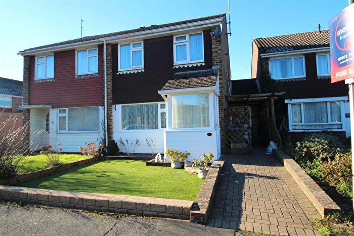 3 Bedroom Semi Detached House For Sale In Seaton Park, Wick, Littlehampton, BN17