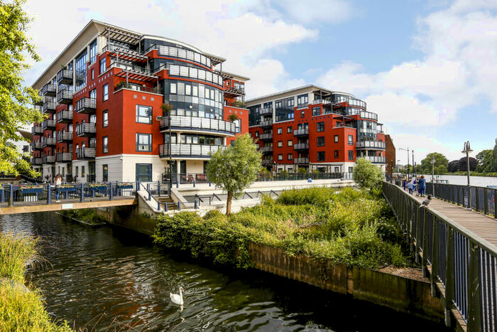 2 Bedroom Flat For Sale In Wadbrook Street, Kingston Upon Thames, KT1