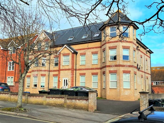 3 Bedroom Apartment To Rent In Grosvenor Road, Weymouth, Dorset, DT4