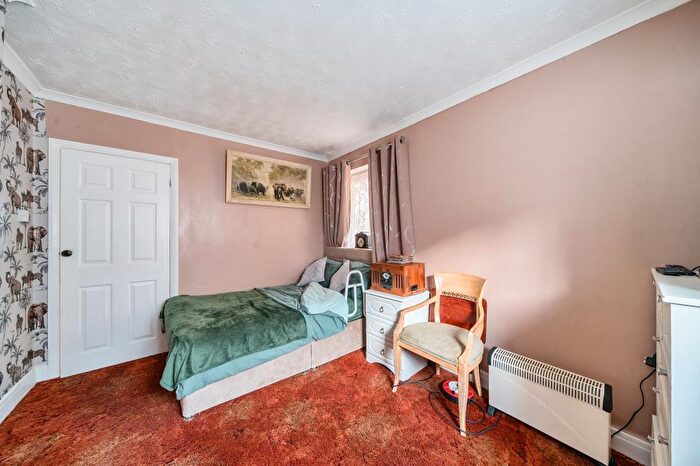 2 Bedroom Detached Bungalow For Sale In High Wycombe, Keep Hill, Buckinghamshire, HP11