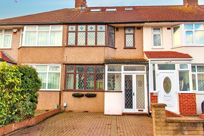 3 Bedroom Terraced House For Sale In Highfield Road, Woodford Green, IG8