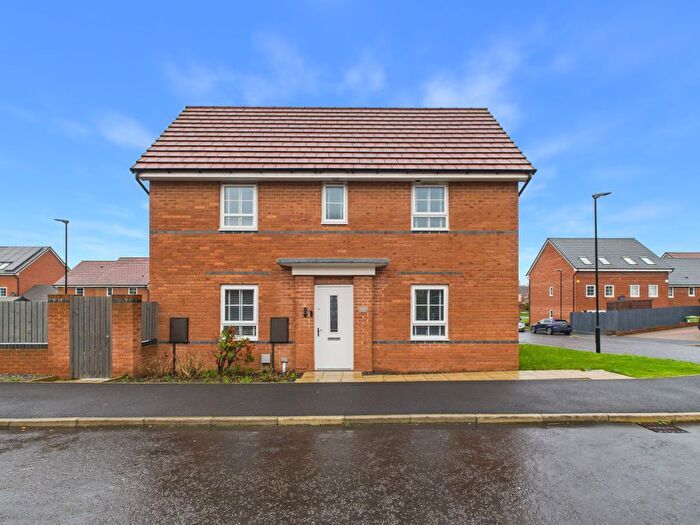 3 Bedroom Semi-Detached House For Sale In William Forster Close, Teal Farm, Washington, NE38