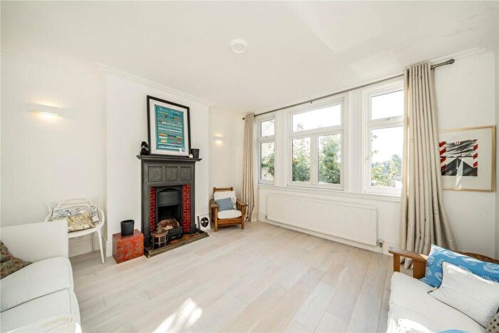 1 Bedroom Flat For Sale In North Worple Way, Barnes, SW14