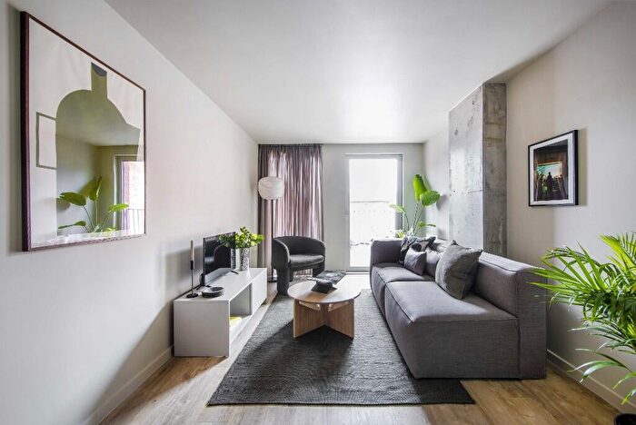 2 Bedroom Apartment To Rent In Addington Street, Manchester, Greater Manchester, M4