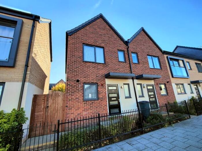 2 Bedroom Town House To Rent In College Road, Doncaster, DN1