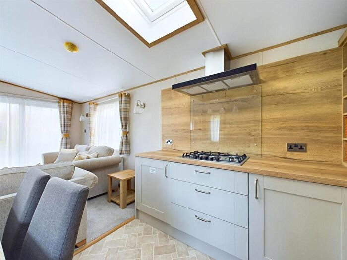 2 Bedroom Chalet For Sale In Woodthorpe Leisure Park, Woodthorpe, Alford, LN13