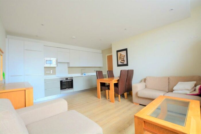 2 Bedroom Apartment To Rent In Western Road, BN1