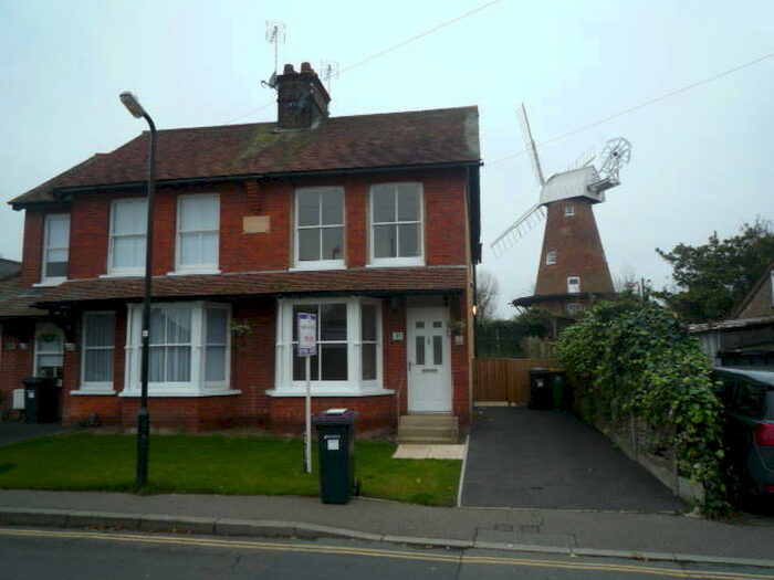 3 Bedroom Semi-Detached House To Rent In Rayleigh, Essex, SS6