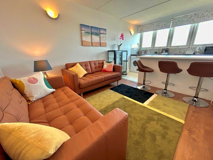 3 Bedroom Flat To Rent In Strasburg Road, London, SW11