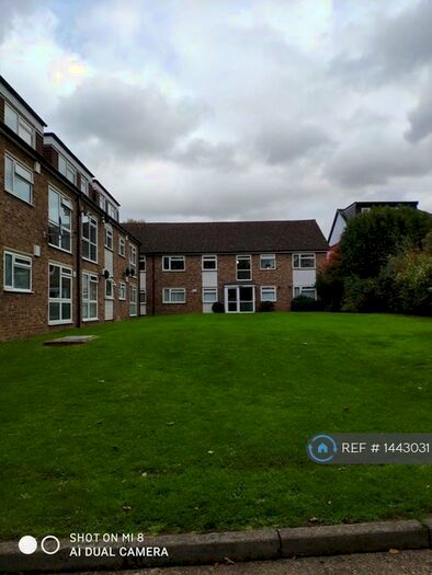 2 Bedroom Flat To Rent In Royle Close, Romford, RM2