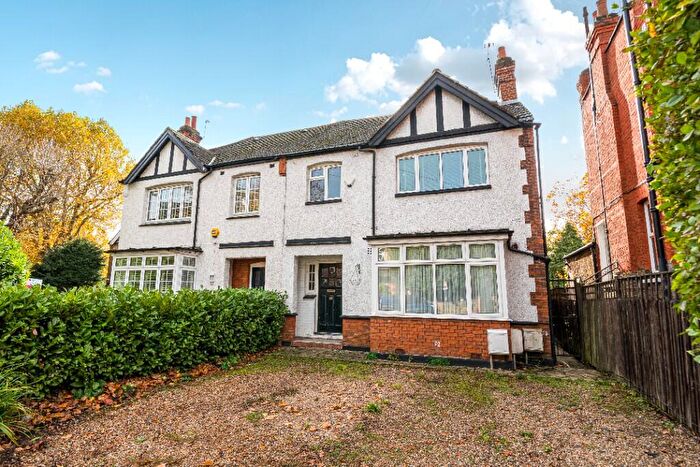 2 Bedroom Apartment For Sale In Cecil Road, London, EN2