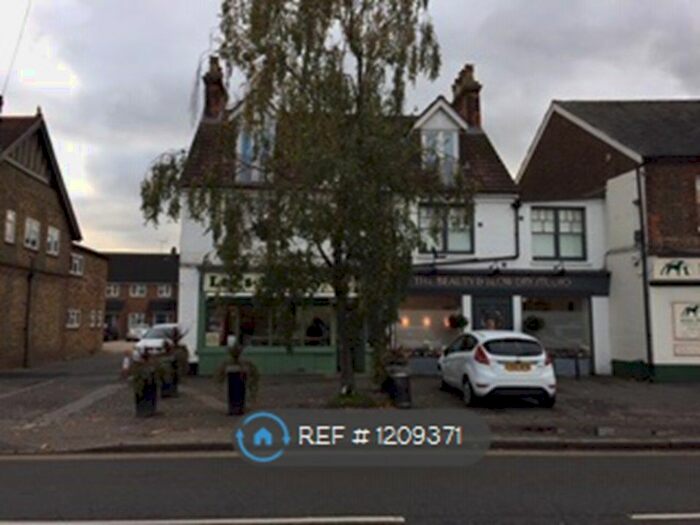 1 Bedroom Flat To Rent In The Parade, Bourne End, SL8