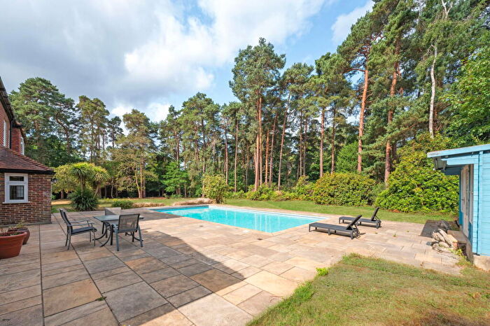 6 Bedroom Detached House To Rent In Byfleet Road, Cobham, KT11