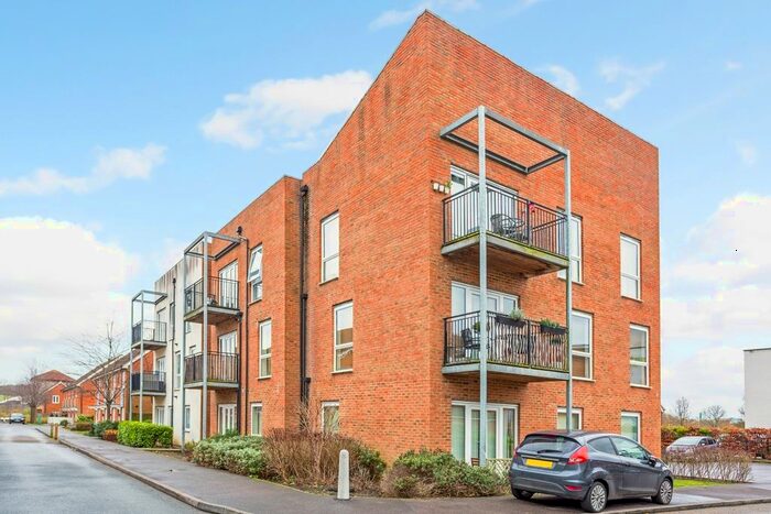 1 Bedroom Flat To Rent In The Moors, Redhill, RH1