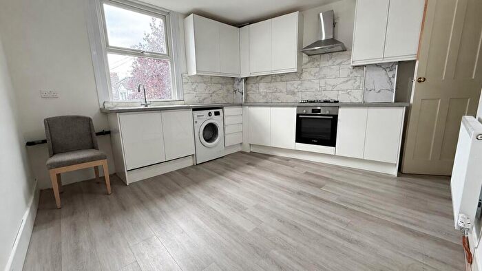 2 Bedroom Flat To Rent In Hertford Road, Enfield, EN3