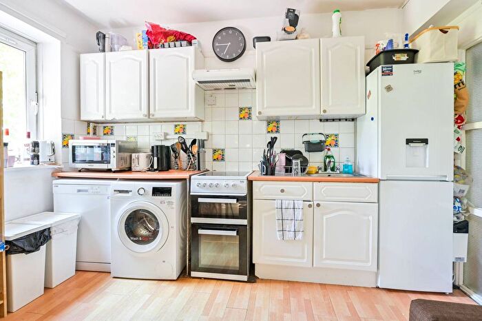 3 Bedroom Flat To Rent In Tabard Street, Bermondsey, London, SE1