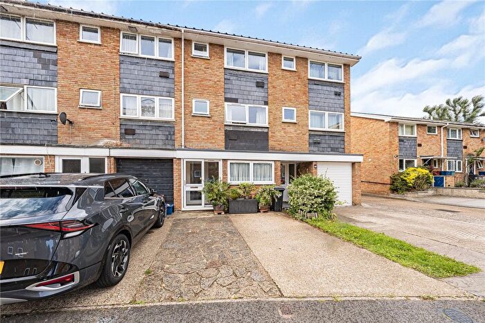4 Bedroom Terraced House For Sale In Aplin Way, Isleworth, TW7