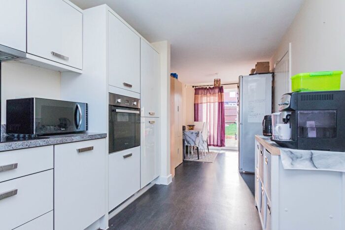 3 Bedroom Detached House For Sale In Harrington Road, Irthlingborough, NN9