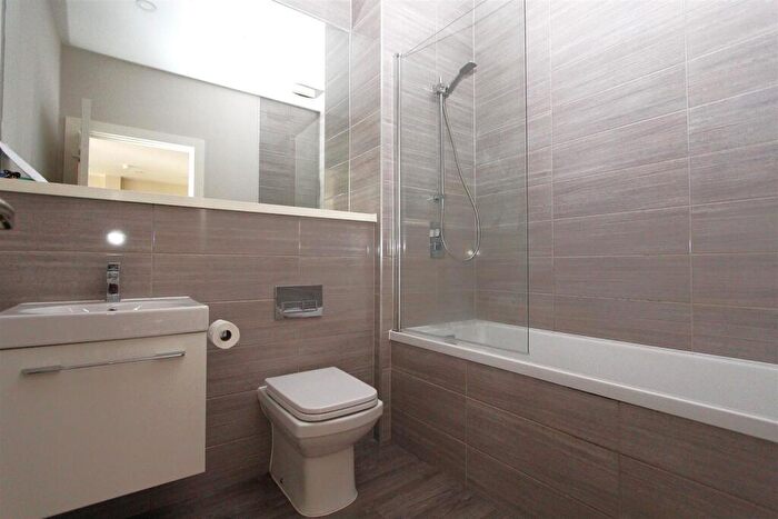 1 Bedroom Flat To Rent In Dawsons Square, Pudsey, LS28