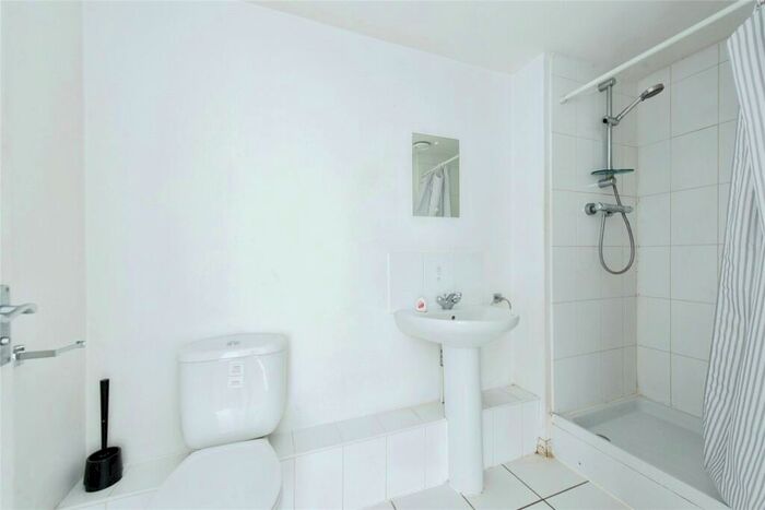 2 Bedroom Flat For Sale In London Road, Kingston Upon Thames, KT2