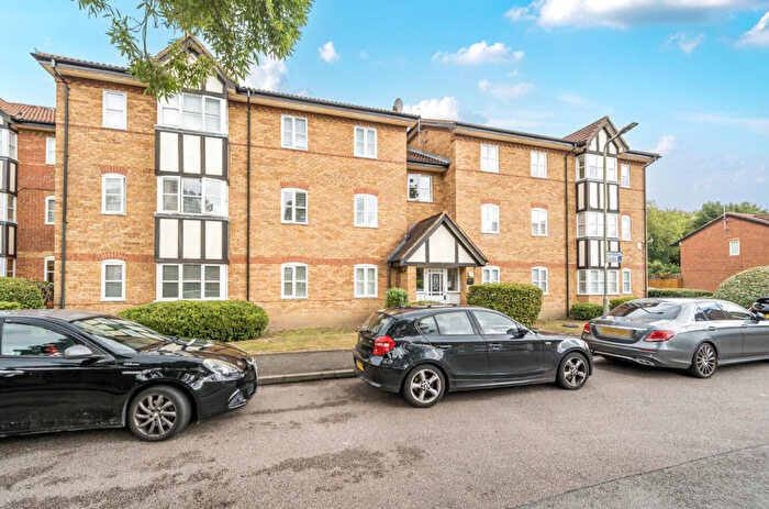 2 Bedroom Apartment For Sale In Artesian Grove, Barnet, EN5