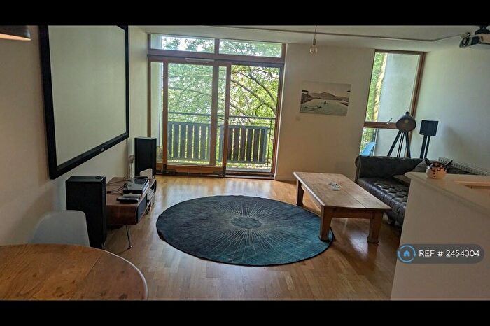 2 Bedroom Flat To Rent In Longshore, London, SE8