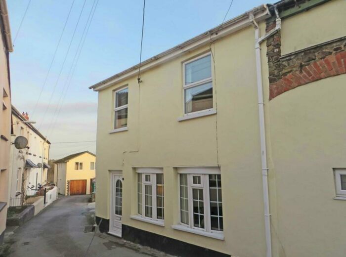 2 Bedroom End Of Terrace House To Rent In Holsworthy, Devon, EX22