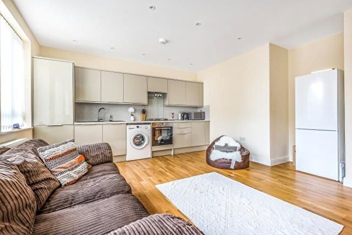1 Bedroom Flat To Rent In High Street, Camberley, GU15