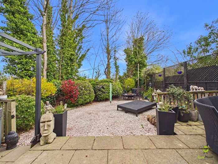 3 Bedroom Semi Detached House For Sale In Long Lane, Bexleyheath, Kent, DA7