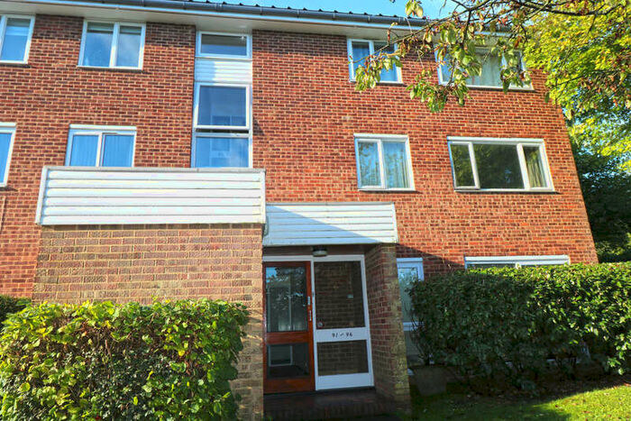 2 Bedroom Flat To Rent In Hartscroft, Linton Glade, Croydon, CR0