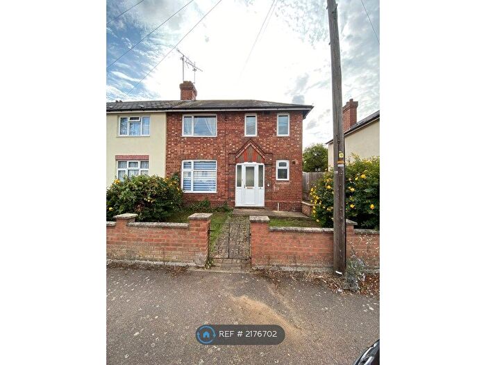 3 Bedroom Semi-Detached House To Rent In Stevenson Street, Northampton, NN4
