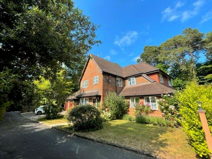 4 Bedroom Detached House To Rent In The Close, St. Pauls Road, Woking, GU22